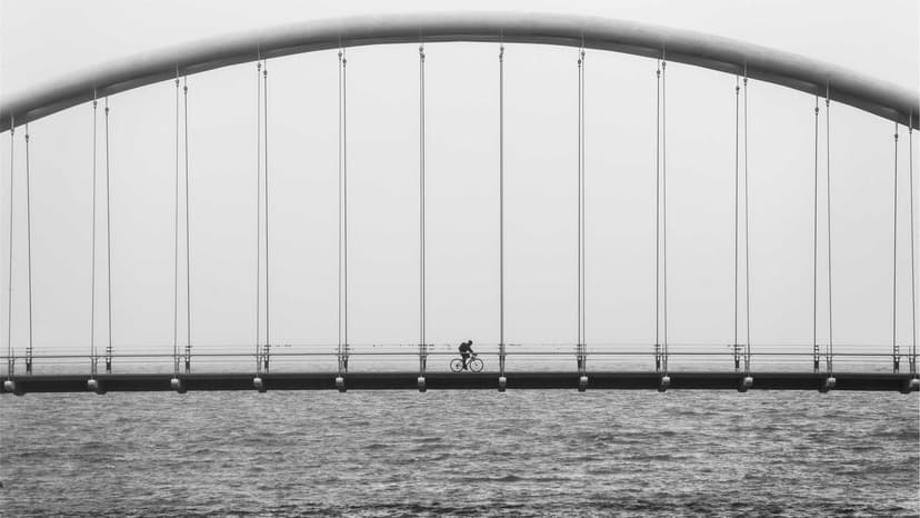 HDFC Bank Fires 3 Senior Executives Over Bond Mis-selling Allegations: A Deep Dive